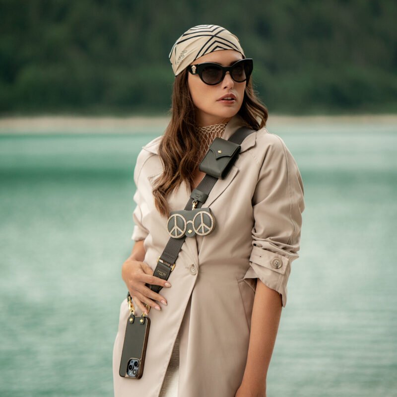 ANY DI SunCover Khaki Peace glasses case in nappa leather (2)