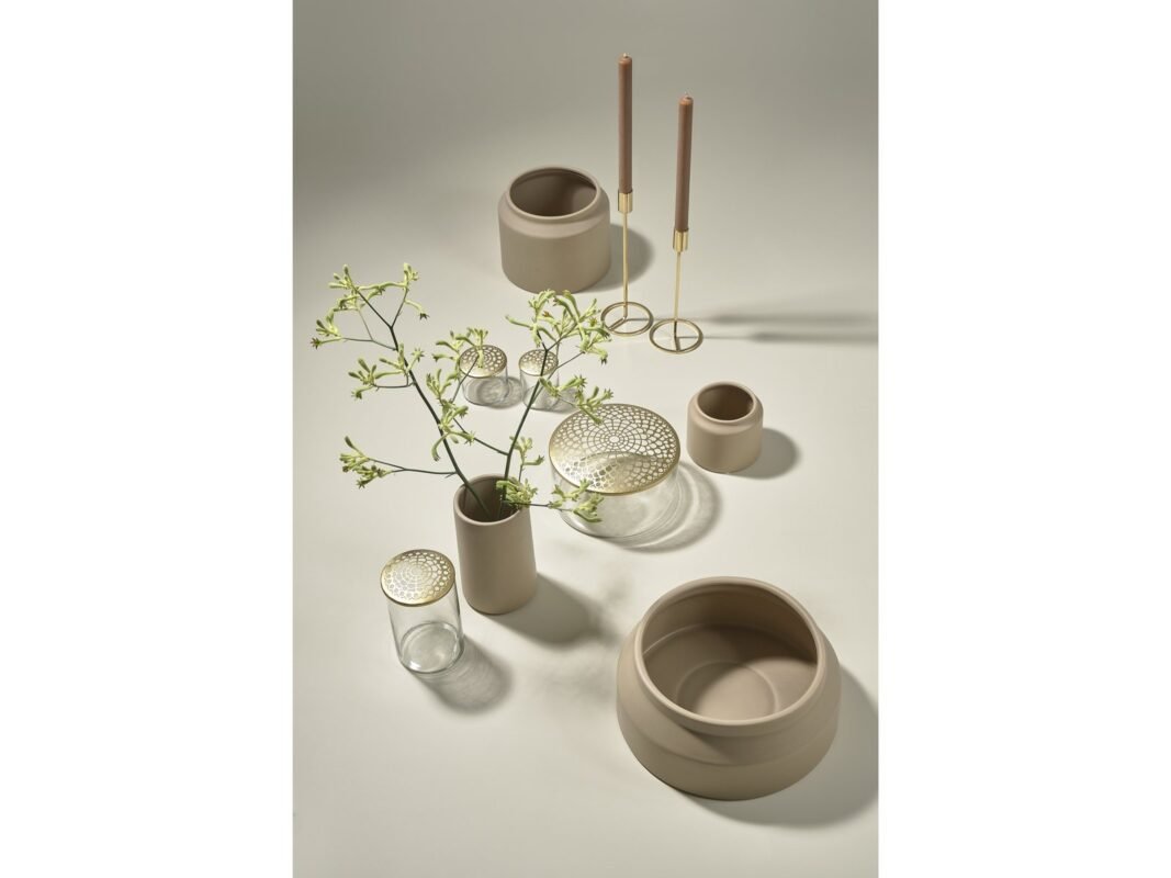 Villa Collection Elva Vase with Brass Lid Ø20.5 × 10 cm (6)