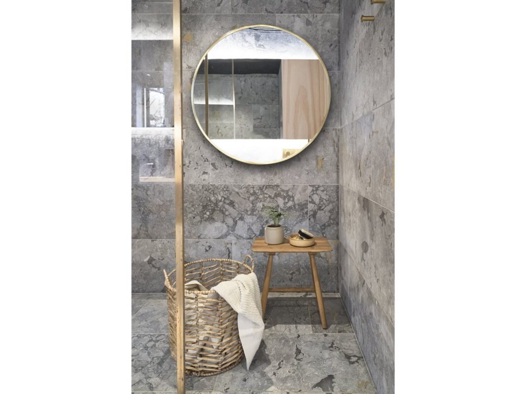 Villa Collection Vardo Round Mirror Ø80 cm in Brass (3)