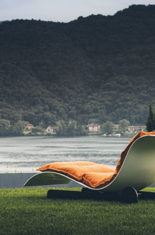 Désirée outdoor chaise longue by a lake