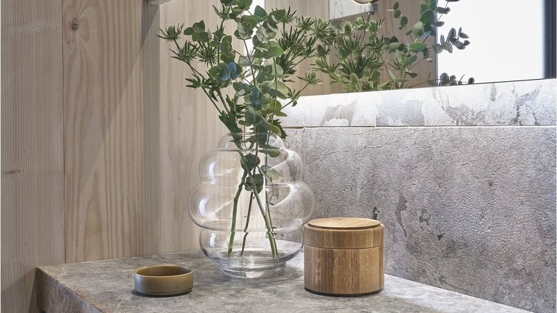 How to choose a vase, and what to put in it